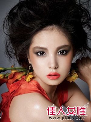 甜美的妝容