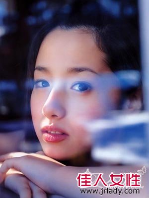 女王澤尻繪裡香清純脫俗妝容