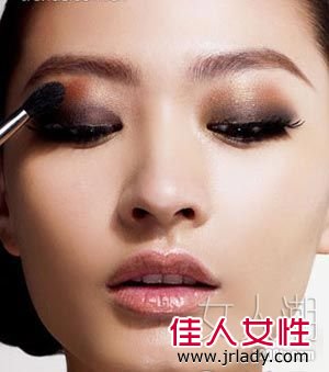 打造迷人小臉妝