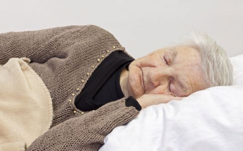 女人更年期失眠怎麼辦 女人更年期為什麼容易失眠 哪些方法可以助眠
