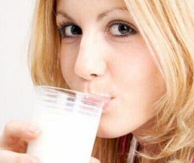喝牛奶真的能夠美白肌膚嗎
