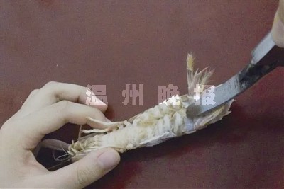 中學女生發明剝蝦神器專治皮皮蝦 生蝦蛄怎麼剝