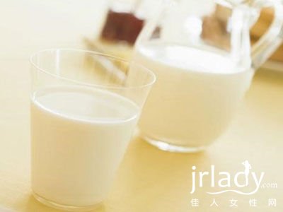 食物助眠法：熱牛奶、百合、小米等