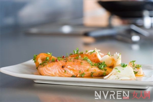 三文魚能降血脂、增強血管彈性嗎_想要遠離高血脂，降血脂 哪些食物一定要加入你的菜單中？