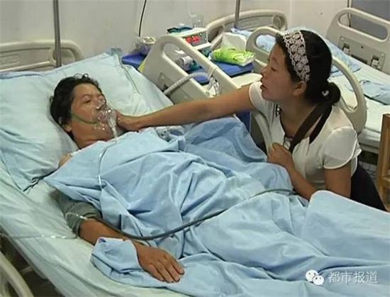 女兒錯拿洗衣粉水當註射液險害死母親 女兒給親媽輸瞭一整瓶