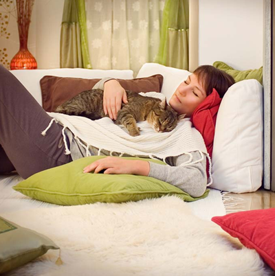 女生腹部取出活蟲疑因抱貓睡覺 寵物可能引發哪些病