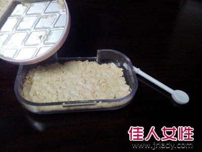 粉餅已經用到看見金屬底