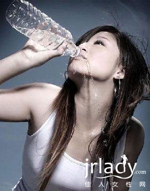 夏季白開水是最好的減肥飲料