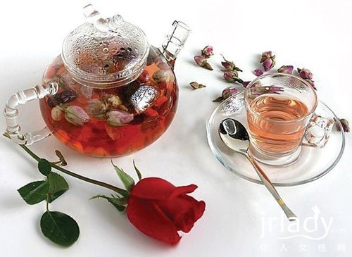 女性經期喝玫瑰花茶 可預防抑鬱