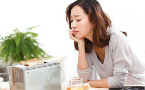 哪些壞毛病讓乳房變小 乳房縮水的原因 孕期如何豐胸