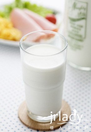 如何巧用牛奶養出光滑白嫩好皮膚