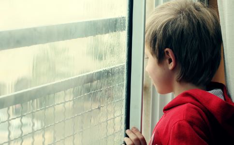 性格內向的孩子怎麼辦 孩子性格內向怎麼辦 小孩子性格內向怎麼辦