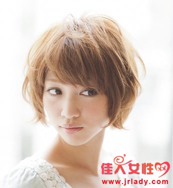 蓬松短發