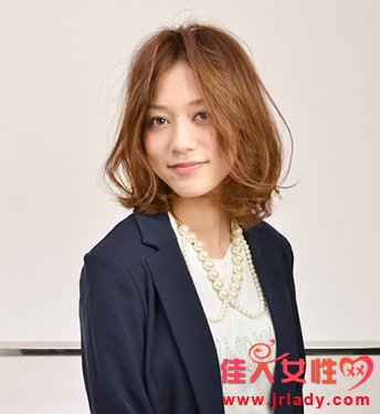 齊肩蓬松燙發發型