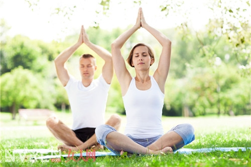 纖腰美腹瑜伽有哪些_瑜伽的好處有哪些 女性不能錯過的健身方法