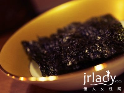 新鮮的紫菜應該是綠色,變成藍紫色就表示有污染