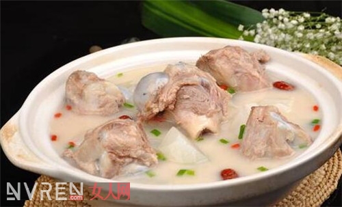 骨頭湯的配料都有哪些_骨頭湯都有什麼不同的食療作用 緩解疲勞就喝它 骨頭湯的配料都有哪些_骨頭湯都有什麼不同的食療作用 緩解疲勞就喝它