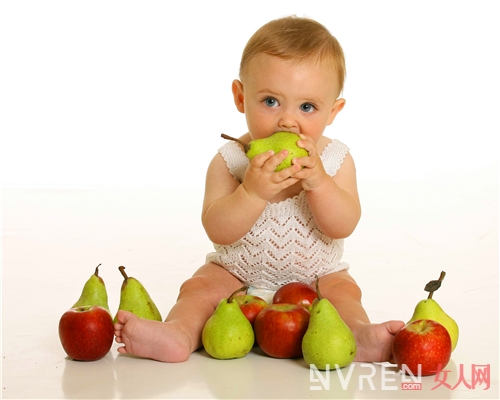 寶寶吃什麼水果健康？_夏天寶寶吃什麼水果最健康？這些細節要註意瞭