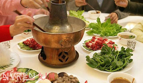 吃火鍋不宜吃哪類菜品_怎麼吃火鍋更健康 冬季吃火鍋的五個忠告 吃火鍋不宜吃哪類菜品_怎麼吃火鍋更健康 冬季吃火鍋的五個忠告
