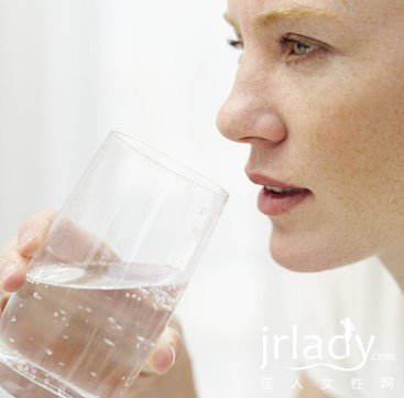 喝水有講究 預防癌癥不能飲用的四種水