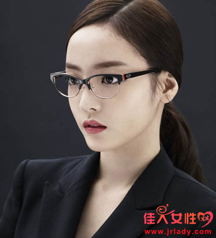 泫雅領銜韓式紅唇妝風潮 引領2014最新流行彩妝