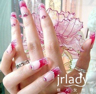 黑白噴墨彩繪美甲DIY教程 打造典雅氣質