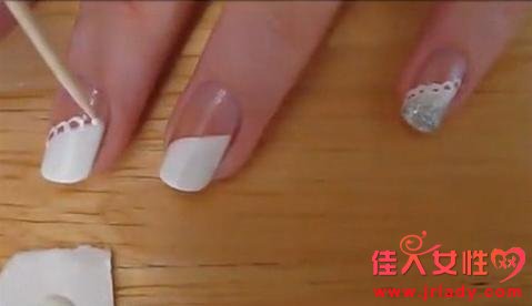 蕾絲邊新娘美甲DIY教程 盡顯優雅時尚美感 