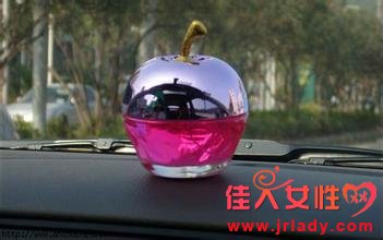 女人開車別用玫瑰香水， 小心“香水有毒”