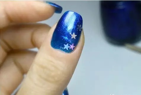 擁有星星的美甲,一閃一閃亮晶晶!