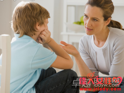 “你是哥哥，要讓著妹妹。”