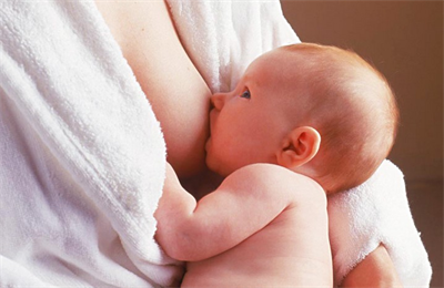母乳喂養後乳房下垂可以預防嗎？