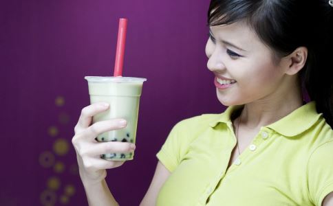 奶茶喝多瞭生不出小孩 奶茶喝多瞭生不出娃 奶茶危害