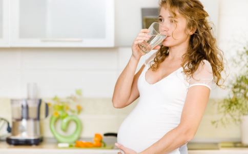 孕婦生產中會遇到哪些緊急情況 胎膜早破是什麼意思 胎兒窘迫嚴重嗎